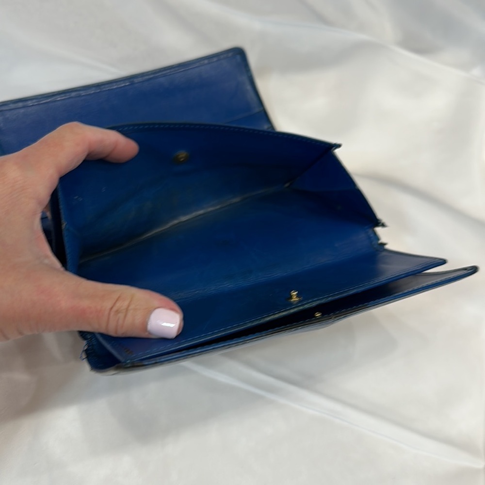 Louis Vuitton was blue Epi wallet fixer upper as is now it’s black,I repainted - Picture 13 of 16